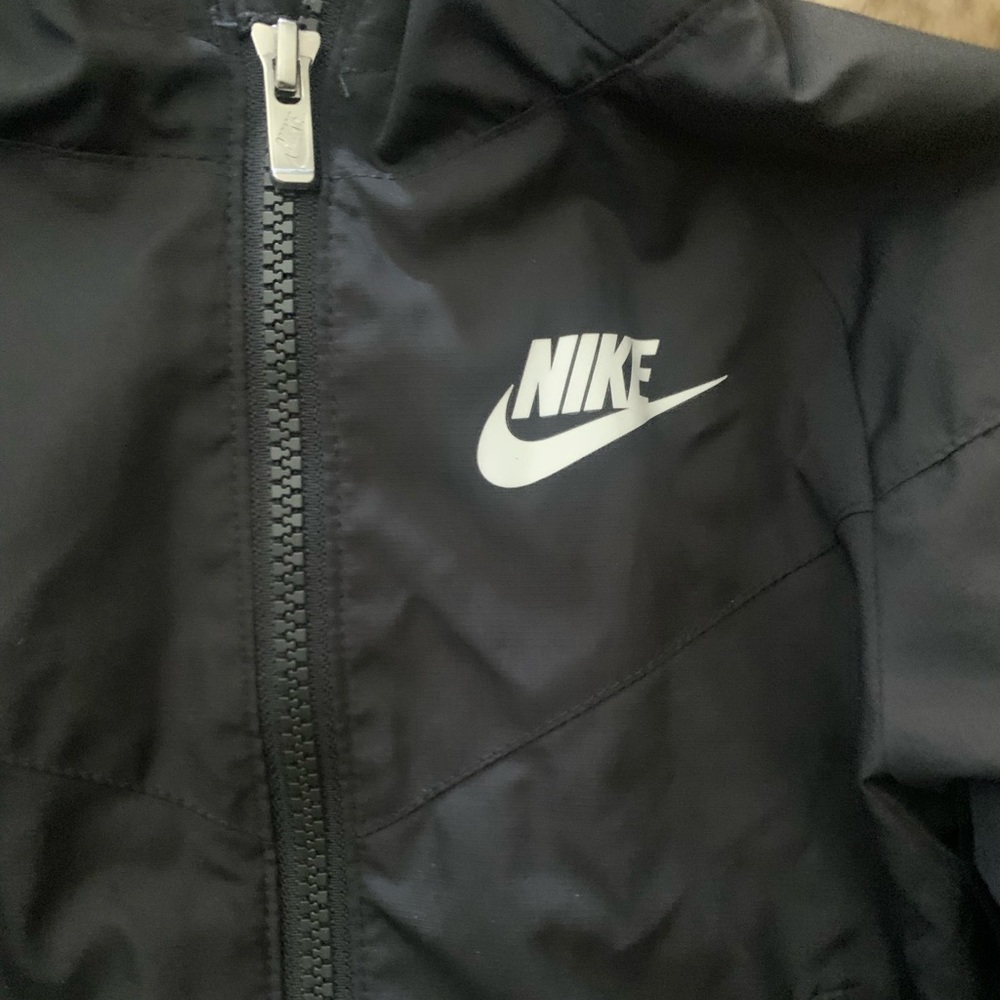 Nike Sportswear Windrunner
Little Kids' Full-Zip Jacket